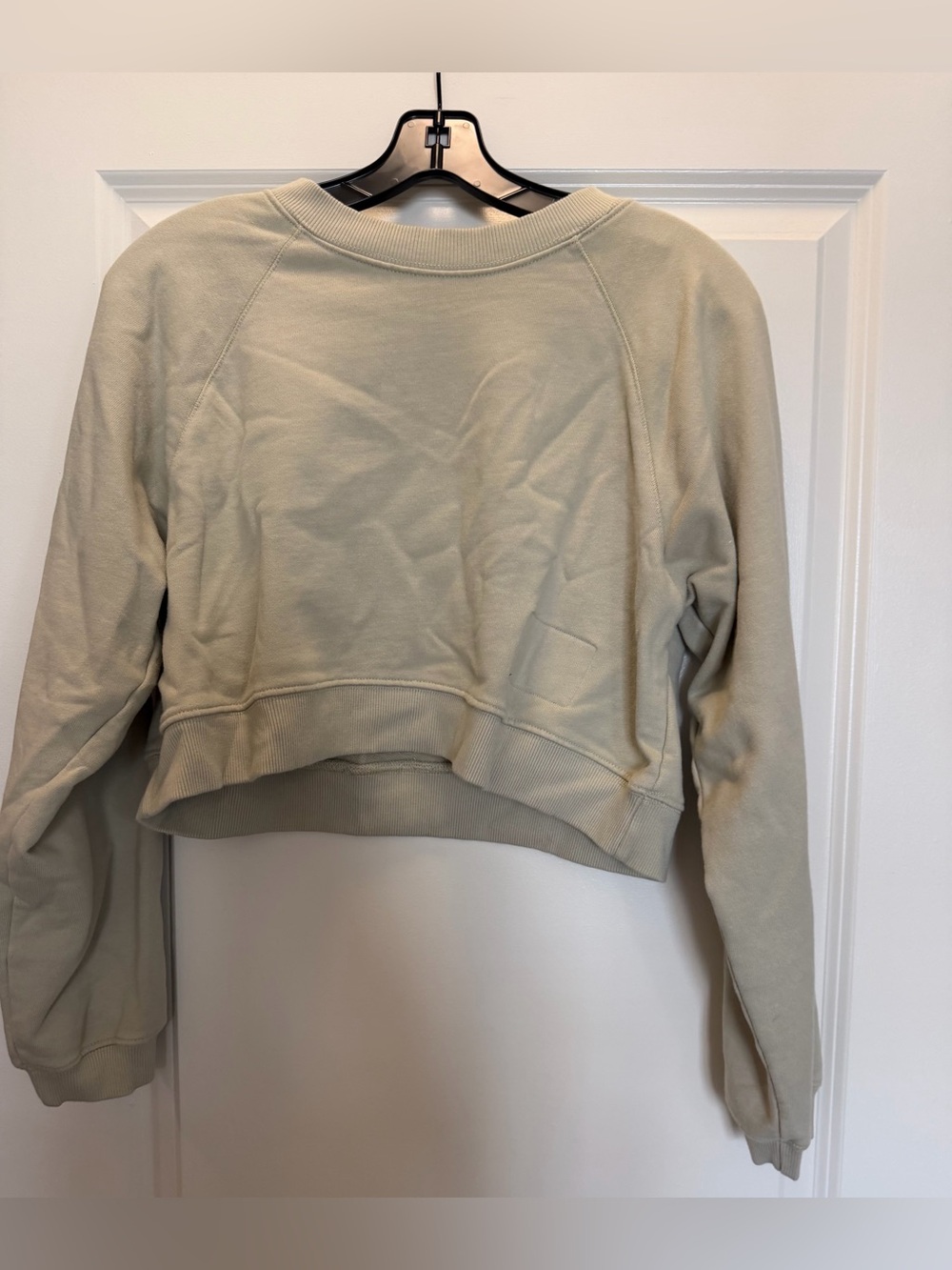 Daily Drills Cropped Raglan Sweatshirt - Light Sage